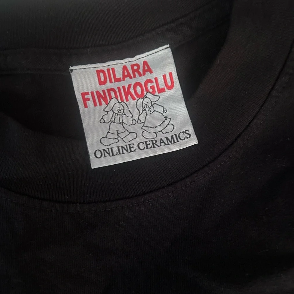 DILARA / Online Ceramics Black Graphic T-Shirt - Picture 4 of 4